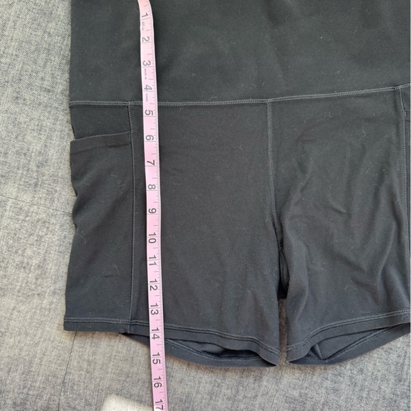 Athleta black spandex shorts size L with pockets - Picture 2 of 5
